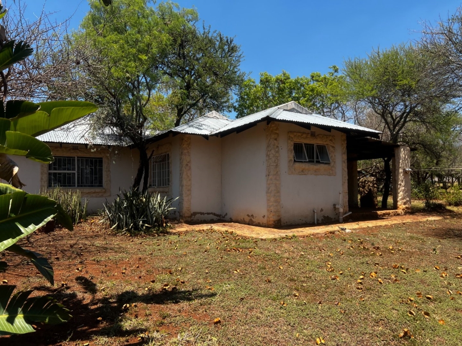 5 Bedroom Property for Sale in De Wildt North West